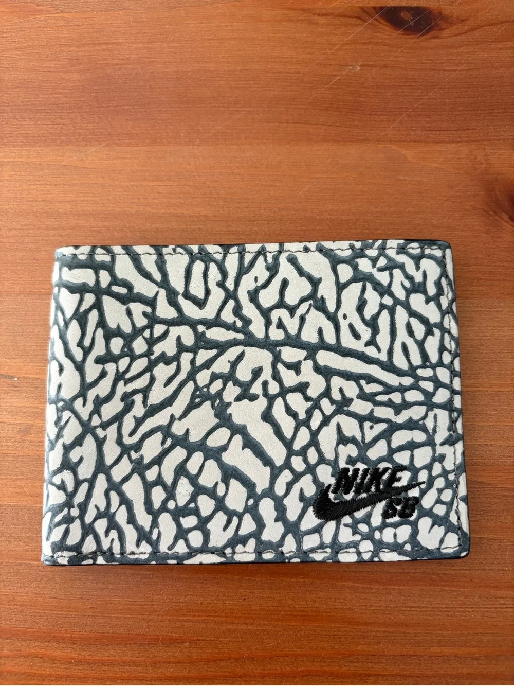 Nike Men's White and Black Graphic Bifold Wallet
